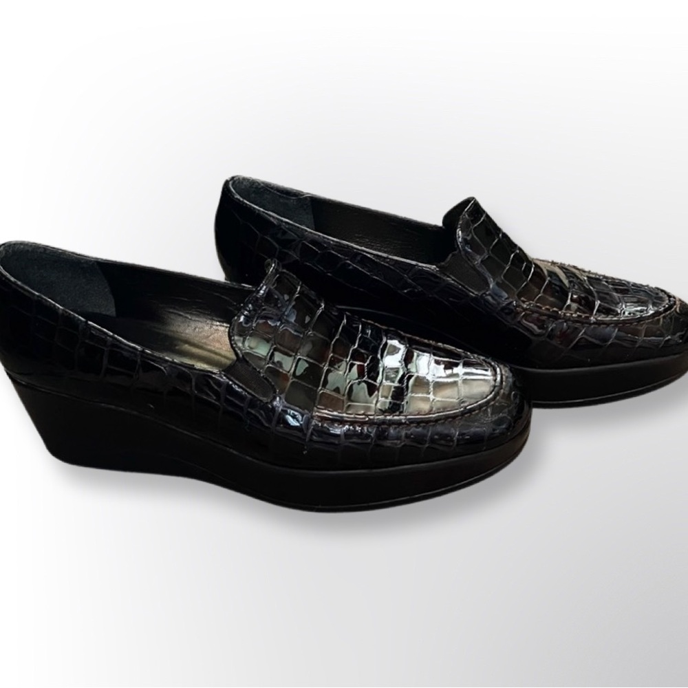 Stuart Weitzman Faux Croc Womens dress shoes